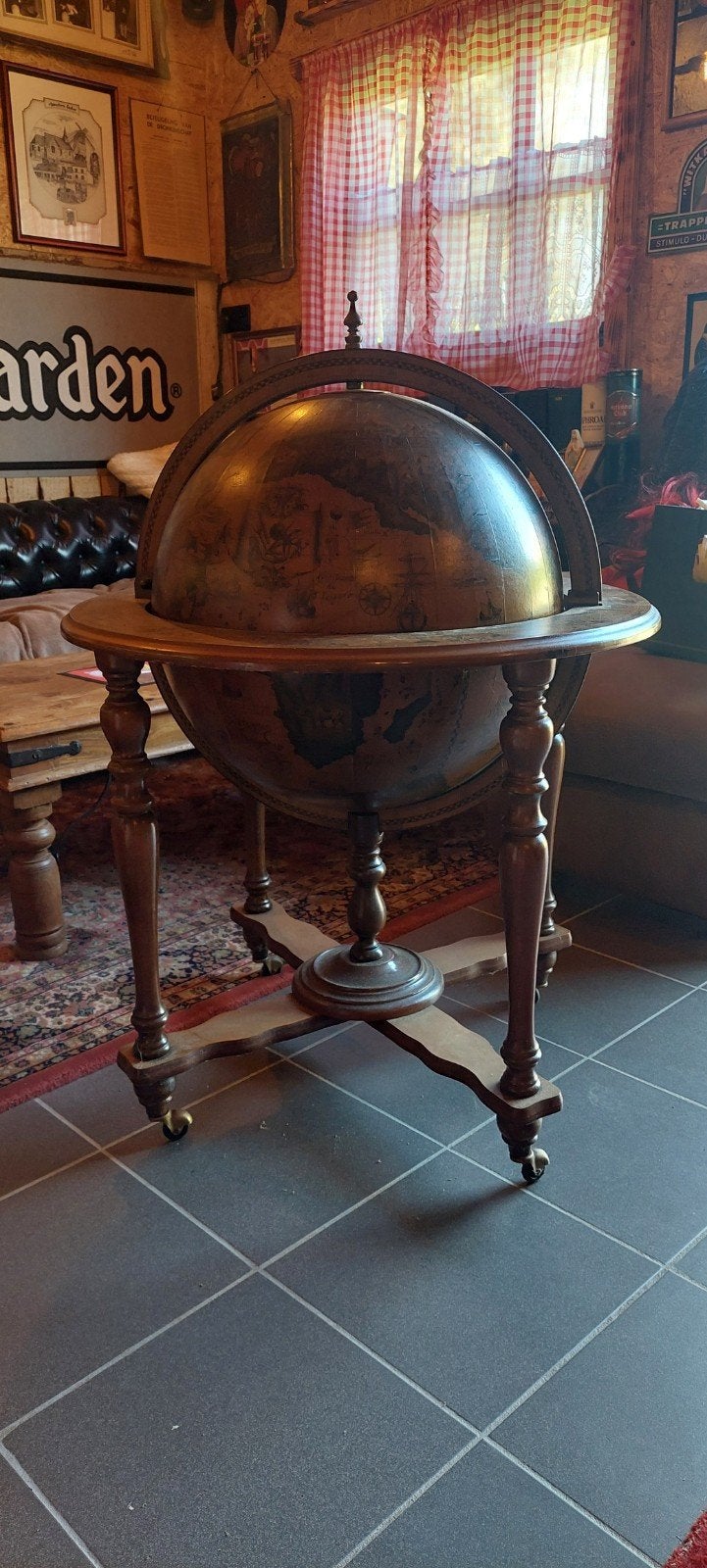 Barkast globe bar, Ophalen