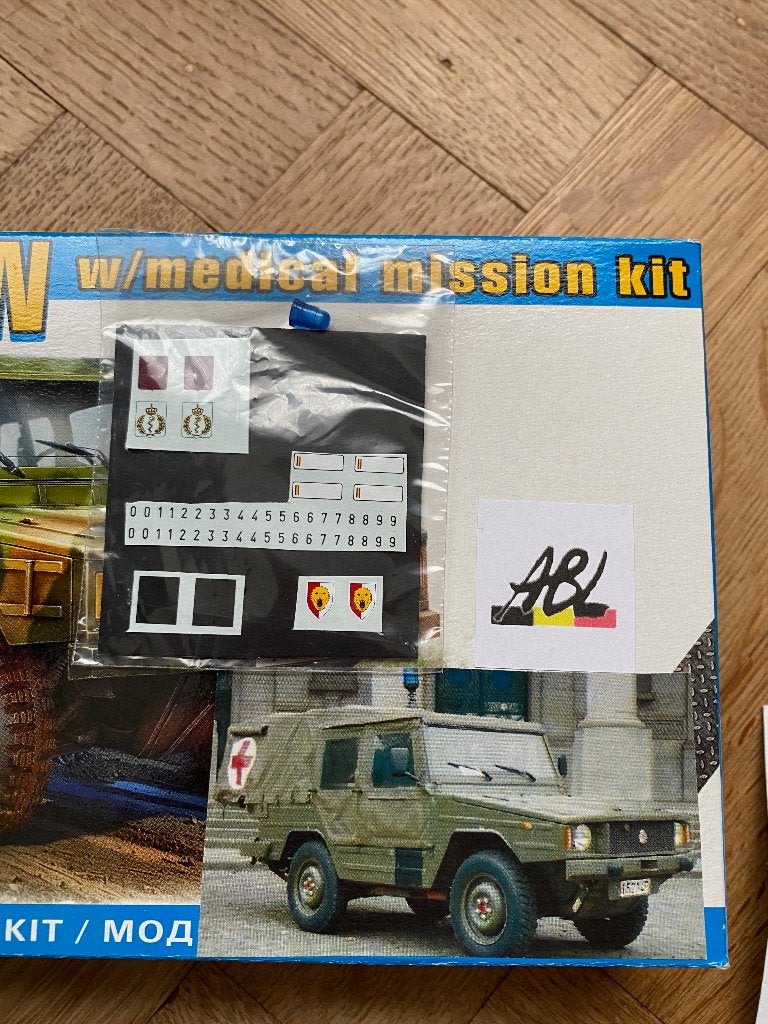 BOMBARDIER AMBULANCE ILTIS - BELGISCH LEGER, Overige merken, Auto, Verzenden, 1:32 tot 1:50