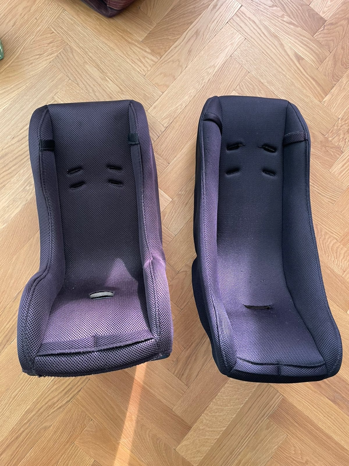 Baby-zitje voor in een bakfiets. €15 per stuk, Ophalen, Zo goed als nieuw