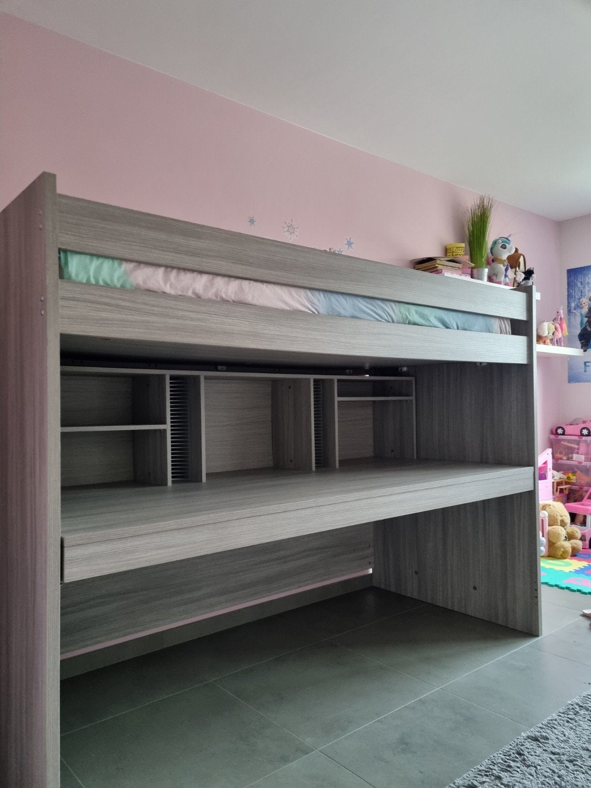 Bed + bureau, Kinderen en Baby's, Ophalen, 85 tot 100 cm, Zo goed als nieuw, Hoogslaper of Stapelbed