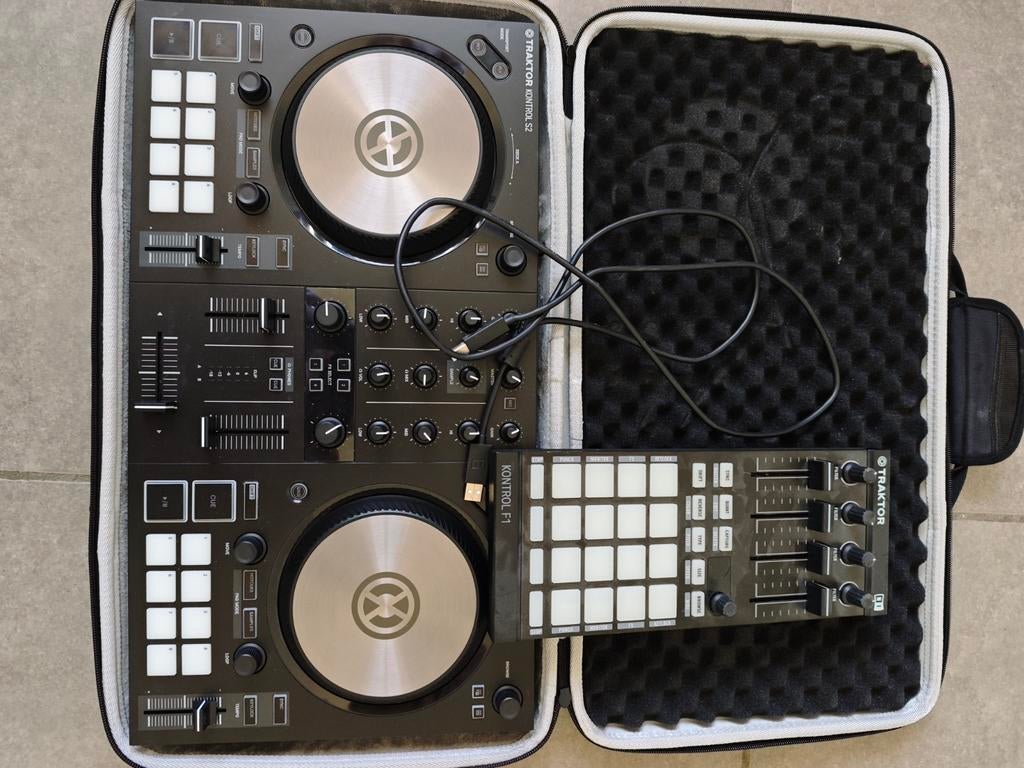 Traktor kontrol s2 + kontrolf1 met draagtas., Muziek en Instrumenten, Ophalen
