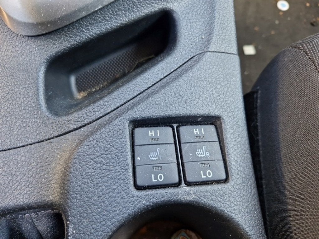 COMMUTATEUR SIEGE CHAUFFANT Auris Touring Sports (E18), Kundenbetreuung@toyota.de, Toyota, Utilisé, Toyota-Allee 2
50858  Köln, DE