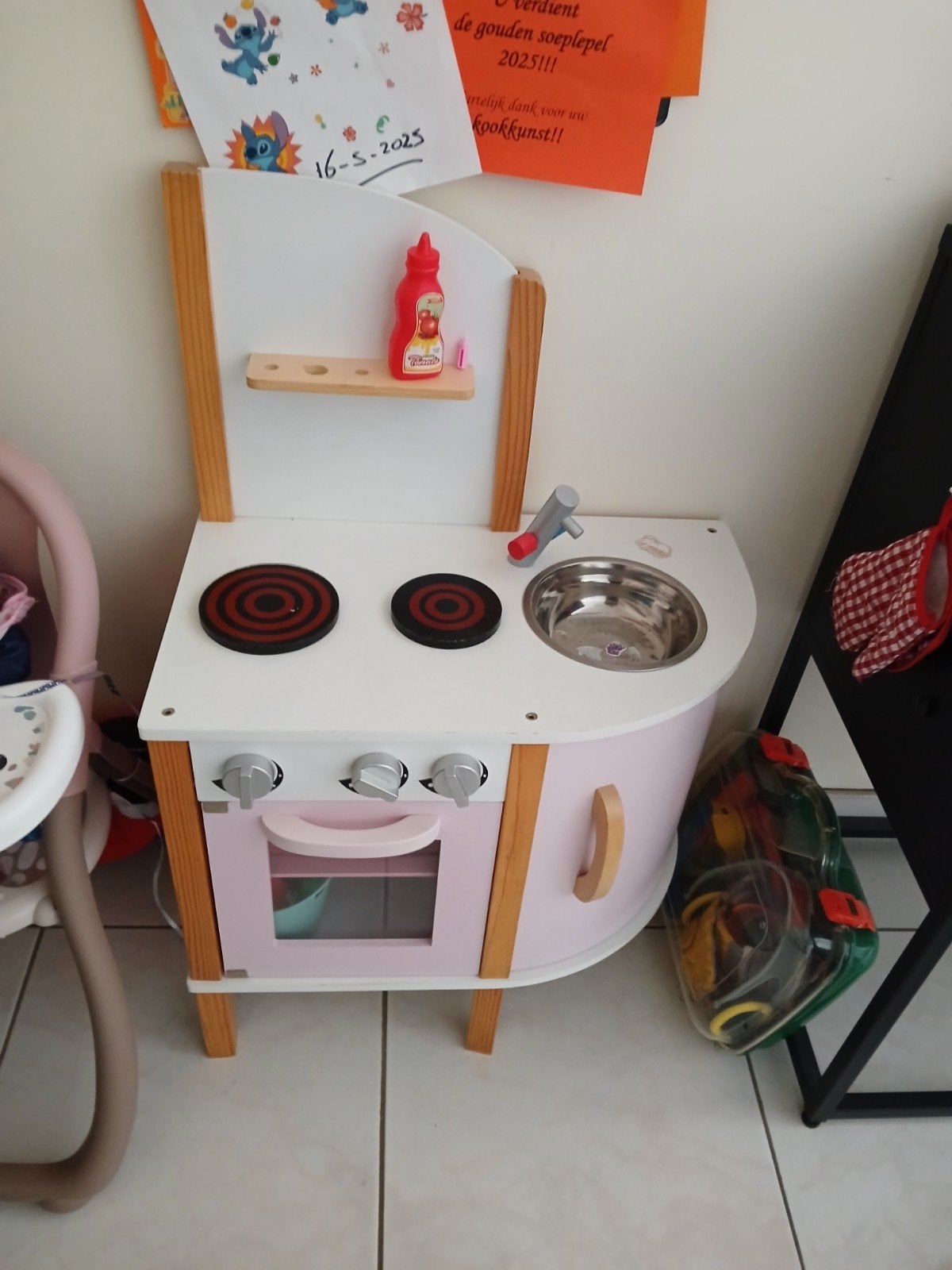 Houten keuken, Ophalen