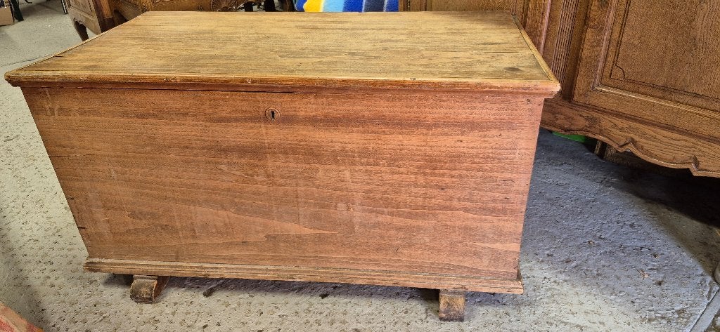 coffre ancien  à couvercle plat en bois de peuplier, 100 à 150 cm, Enlèvement, Utilisé, 50 à 75 cm