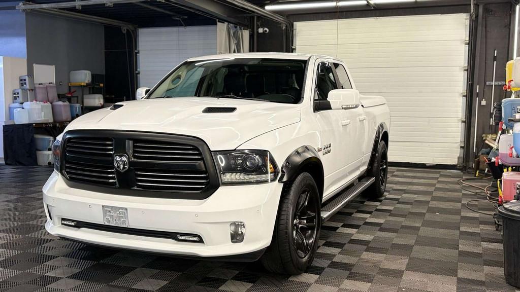 Dodge Ram 5.7 LPG LARAMIE bj. 3015 Euro 6 Dubbel Cabine 150, Autos, Autres modèles, Achat, 5700 cm³, 5 places
