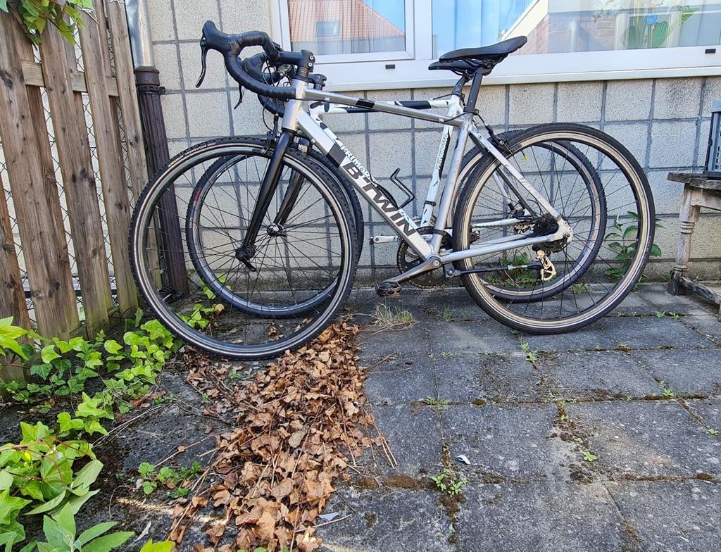 Twee sport fietsen voor 100€... moet snel weg!!, Fietsen en Brommers, Fietsen | Heren | Herenfietsen, Gebruikt, Velgrem, Versnellingen