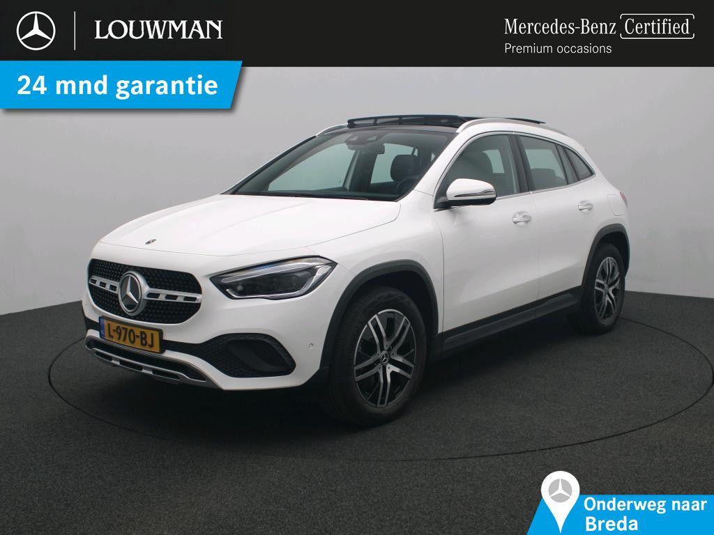 Mercedes-Benz GLA 180 Business Solution Luxury Panorama Schu, Auto's, Automaat, Zwart, Wit, Lederen bekleding
