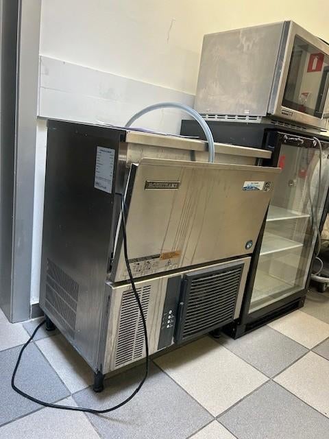 Ijsblokmachine, Elektronische apparatuur, Ophalen, Gebruikt, Zelfvriezend