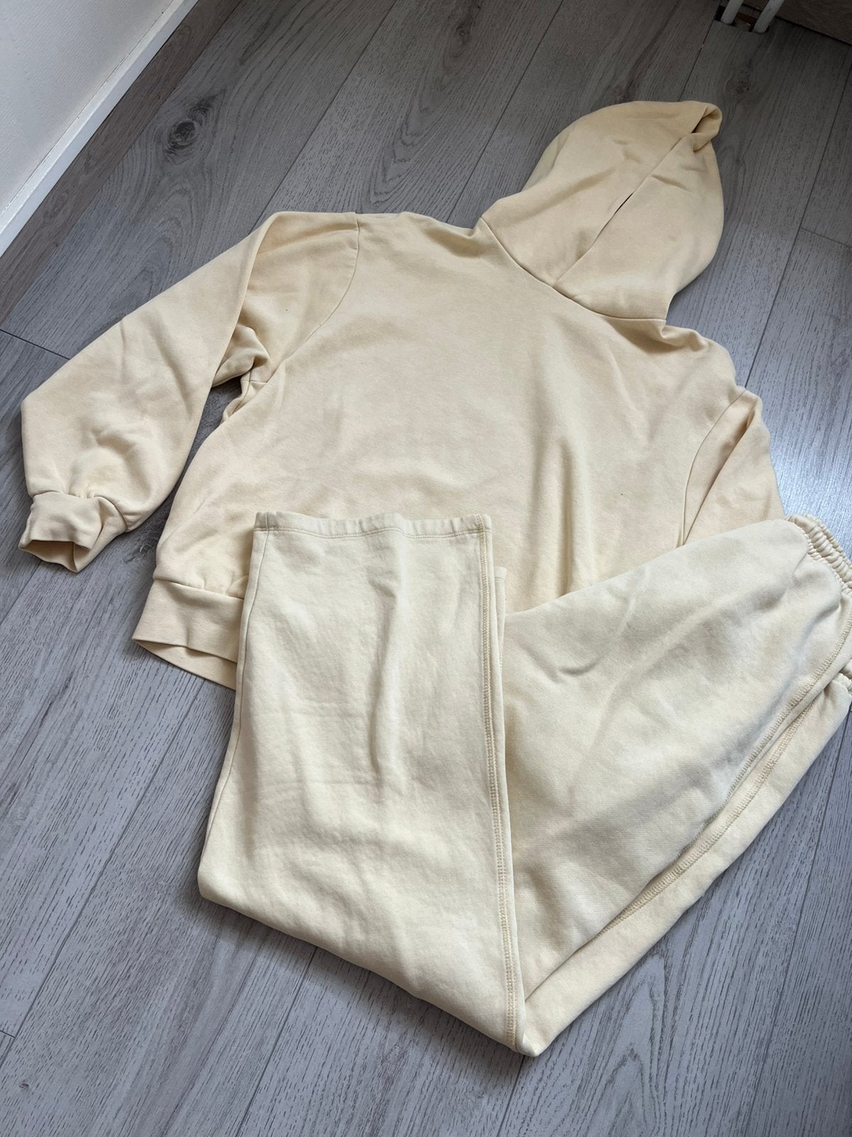 Butter gele trainingspak, Kleding | Dames, Ophalen, Zo goed als nieuw