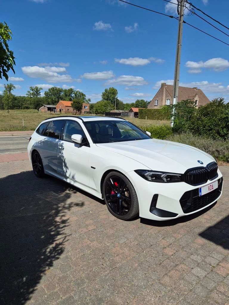 BMW 330e Touring (incl BMW Premiumgarantie tot 12/2028), Automaat, 215 kW, Achterwielaandrijving, 4 cilinders