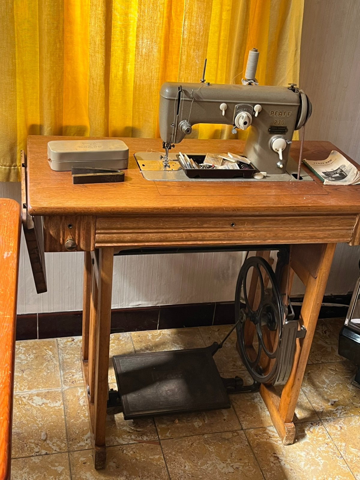 Retro naaimachine, Ophalen, Gebruikt, Naaimachine, Pfaff
