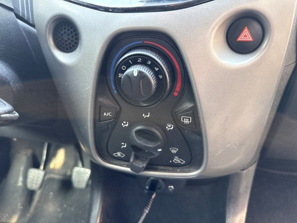 PANNEAU DE COMMANDE CHAUFFAGE CLIMATISATION Aygo (B40), Kundenbetreuung@toyota.de, Toyota, Utilisé, Toyota-Allee 2
50858  Köln, DE
