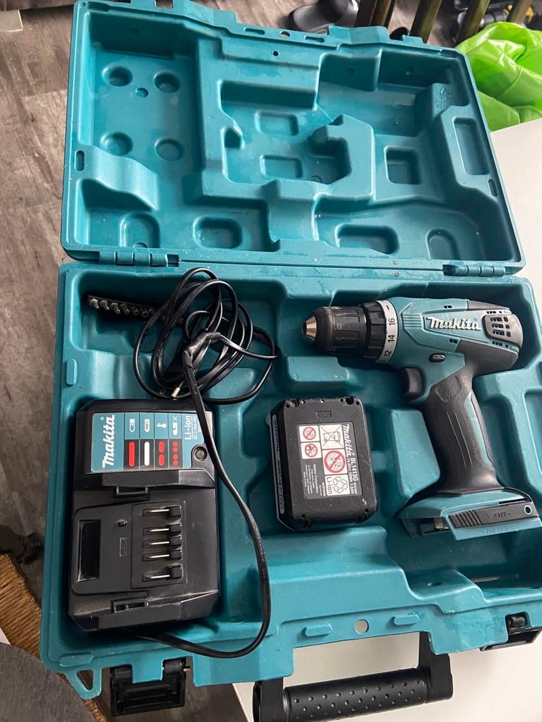 Visseuse Makita complète, Bricolage & Construction, Outillage | Foreuses, Enlèvement, Utilisé