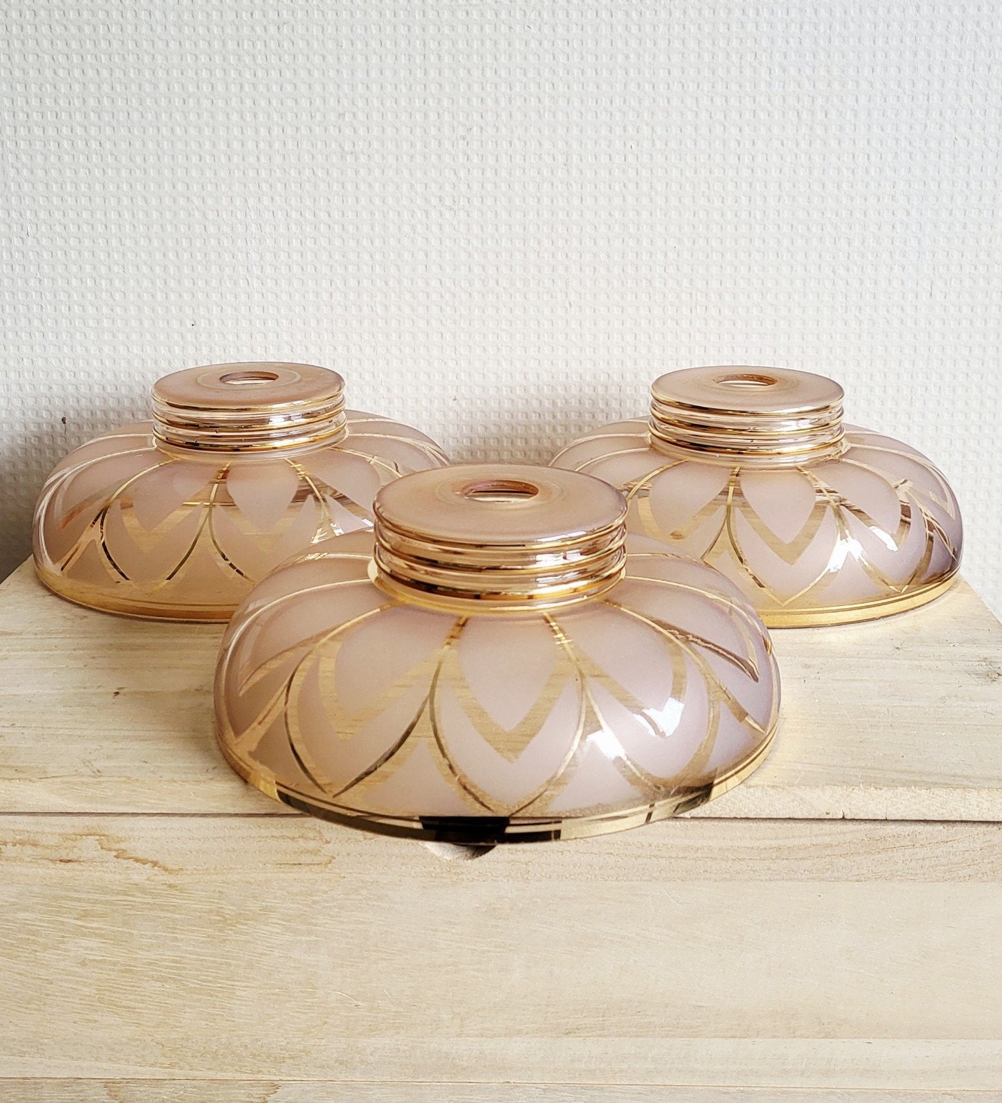 Magnifique ensemble de 3 abat-jour en verre rose de style ar, Antiquités & Art, Enlèvement ou Envoi