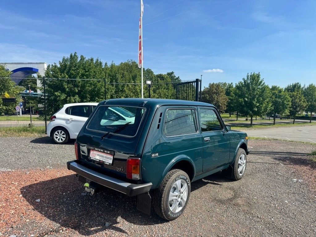 Lada Niva 44 *15.000km!!*1er propriétaire, Auto's, Voorwielaandrijving, Zwart, Bedrijf, Handgeschakeld
