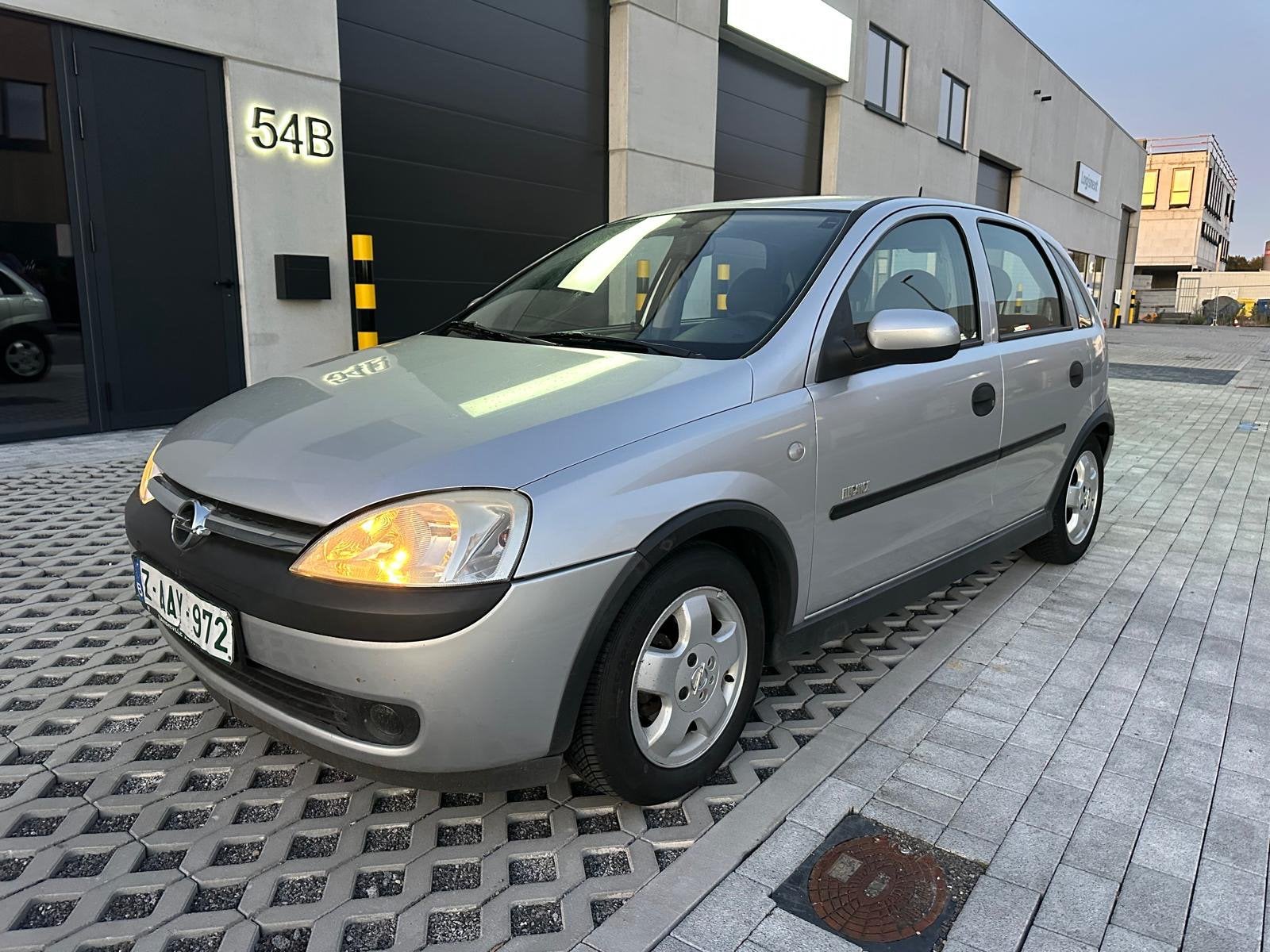 Opel corsa 1,2cc BENZIN 2005 84,000KM AIRCO ESSENCE, Auto's, Zwart, Bedrijf, 5 deurs, 1200 cc