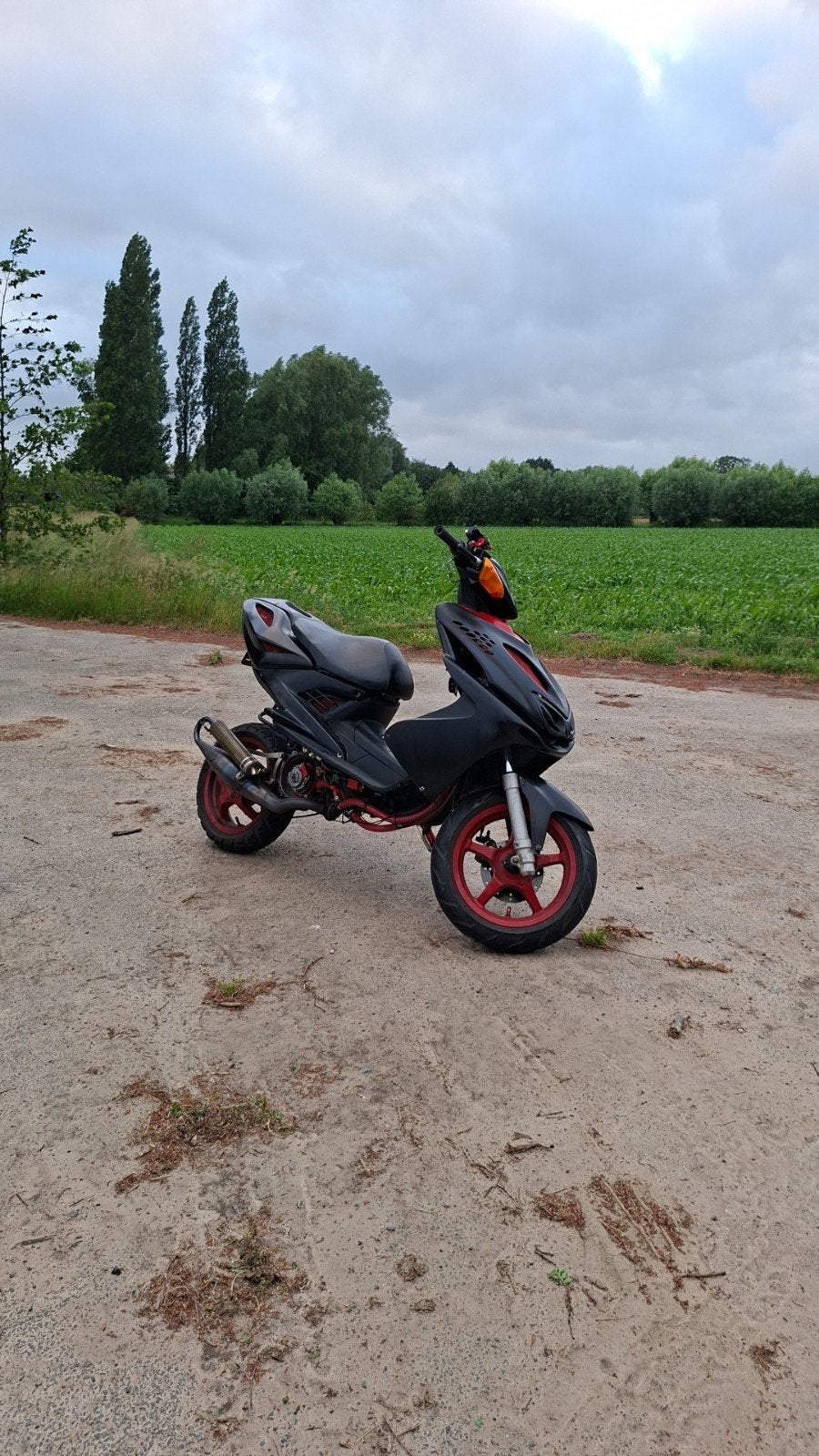 yamaha aerox met extra blok en onderdelen, Fietsen en Brommers, Ophalen, Tweetakt, Gebruikt, Aerox