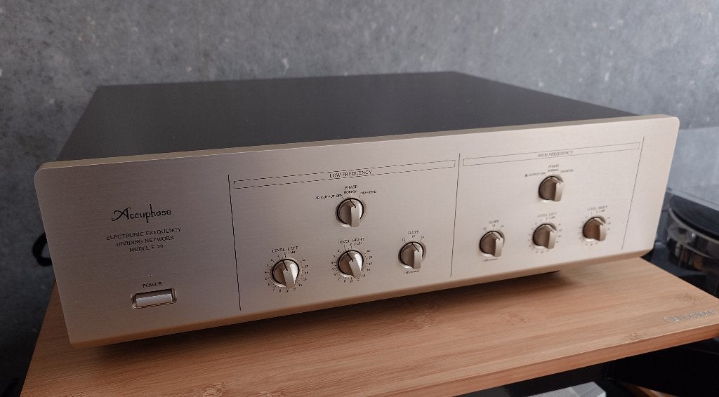 Accuphase F-20 actieve crossover, TV, Hi-fi & Vidéo, TV, Hi-fi & Vidéo Autre, Utilisé, Enlèvement ou Envoi