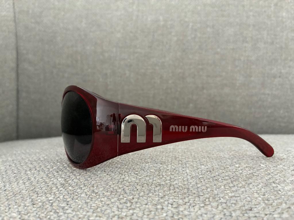 Zonnebril van het merk MIU MIU, Ophalen, Zo goed als nieuw, Overige typen, MIU MIU