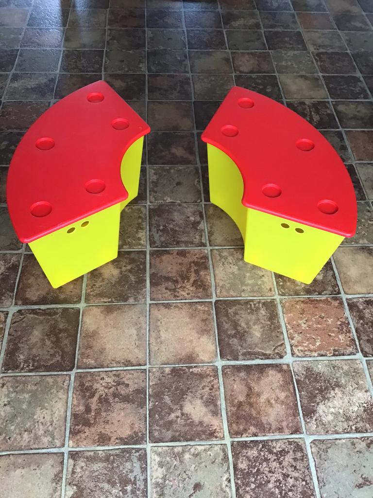 Kinderbankjes met opberging ., Kinderen en Baby's, Kinderkamer | Tafels en Stoelen, Zo goed als nieuw, Ophalen