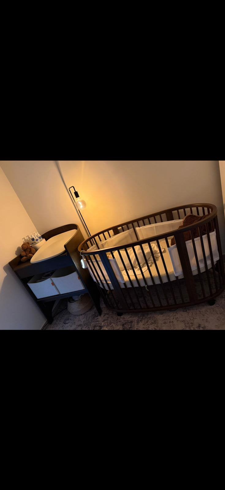 Stokke babybedje+ Leander verschoontafel, Enfants & Bébés, Enlèvement, Comme neuf