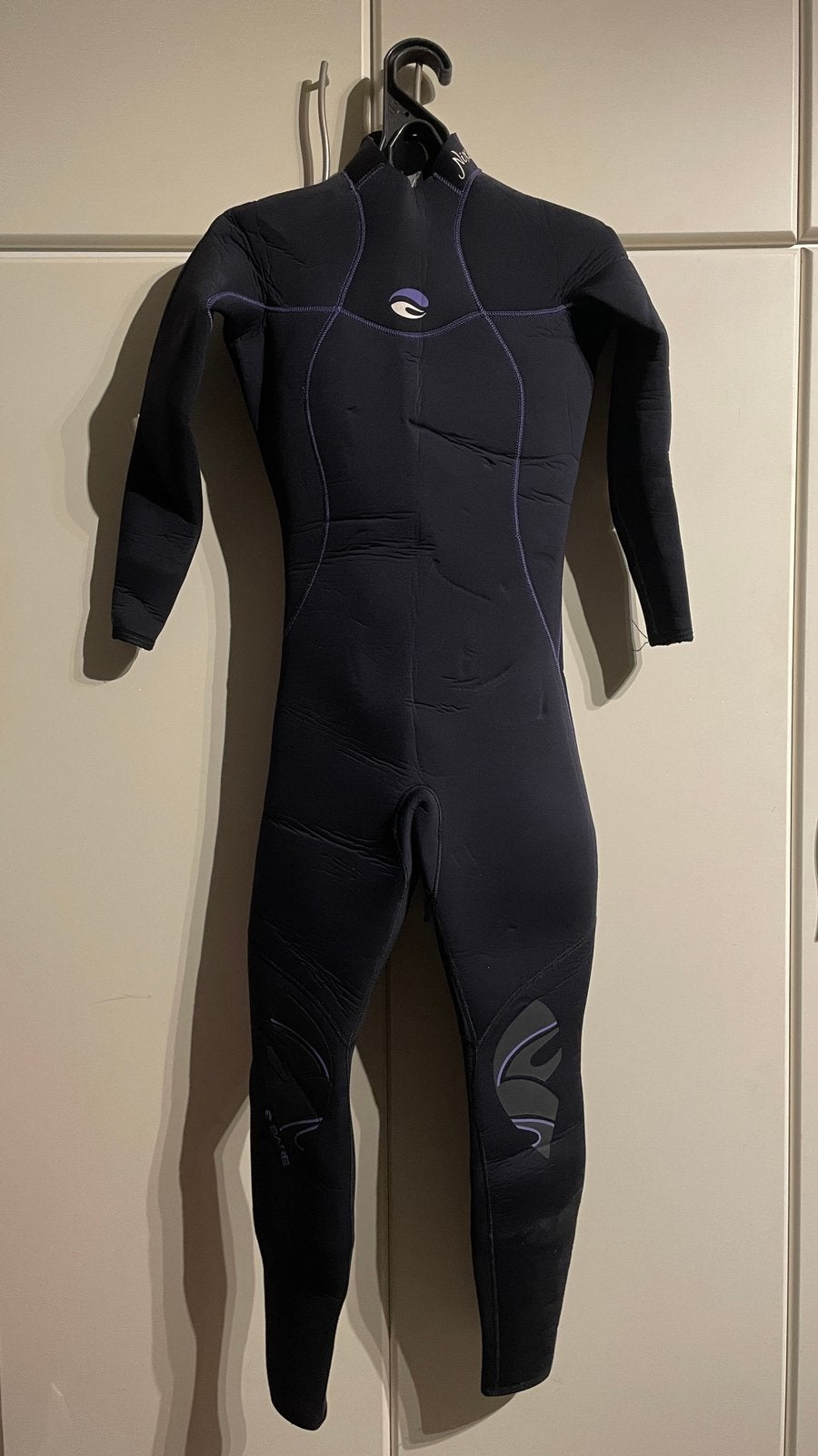 Combinaison de plongée Bare Nixie 7 mm pour femme, taille 8, Sports nautiques & Bateaux, Enlèvement ou Envoi, Utilisé, Combinaison de plongée