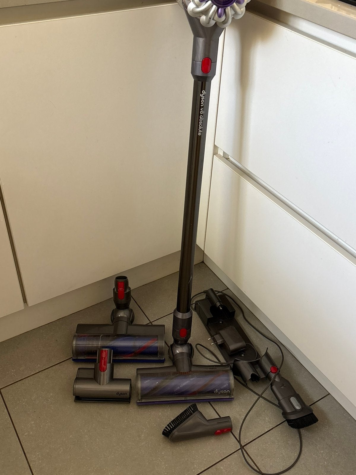 Dyson v8 absolute, Elektronische apparatuur, Stofzuigers, Ophalen, Draadloos, Gebruikt, Dyson