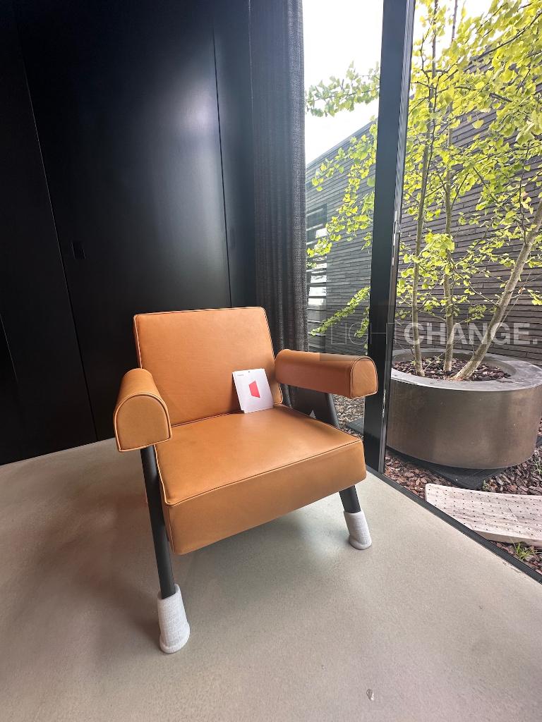 Cassina Capitol Complex Armchair I Zie ook LC2, LC4 NIEUW, Huis en Inrichting, Ophalen, Nieuw, Leer, High-end Furniture