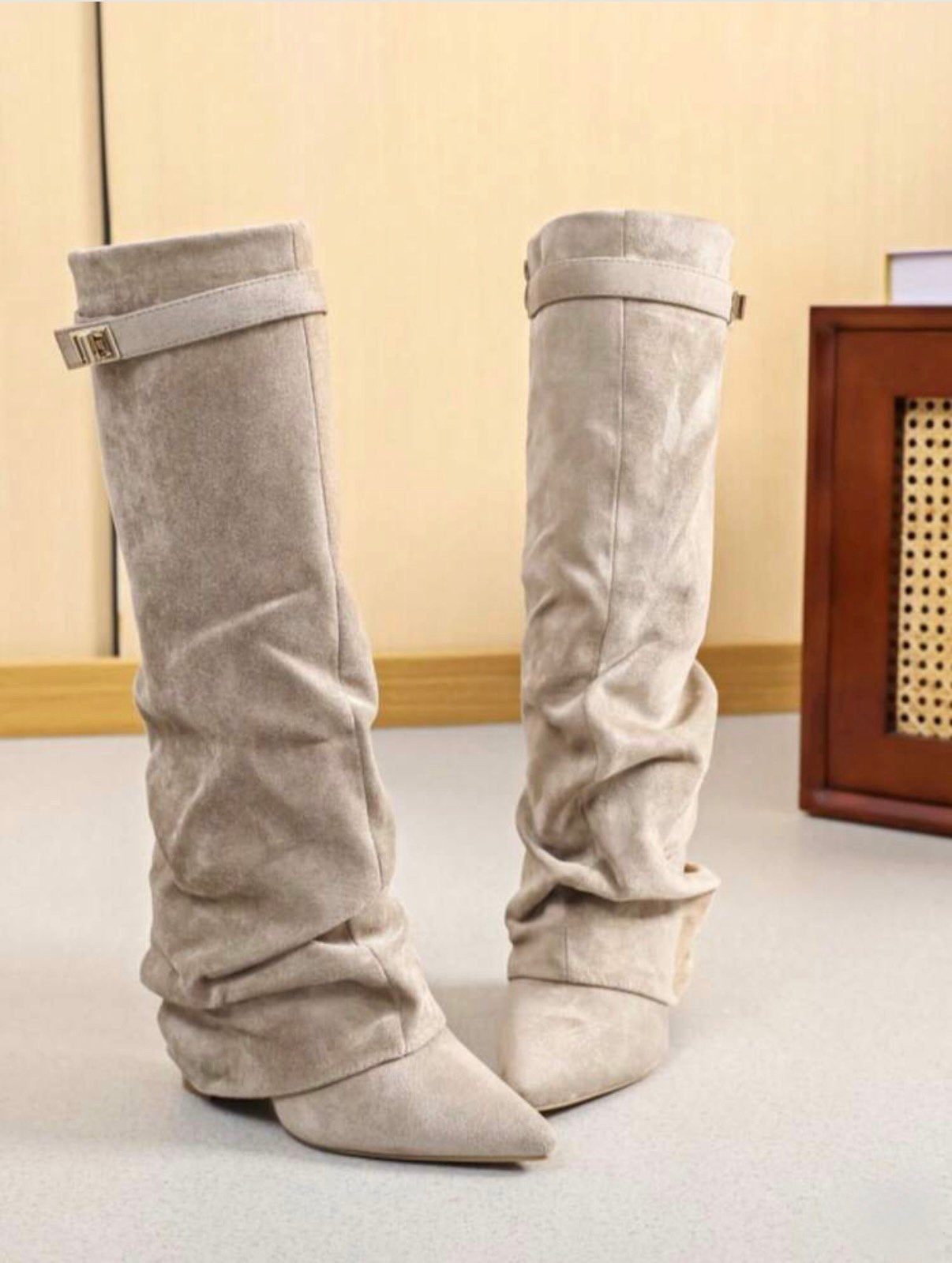 Hoge laarzen met hoge hakken maat 38, Kleding | Dames, Schoenen, Ophalen, Hoge laarzen, Beige, Nieuw