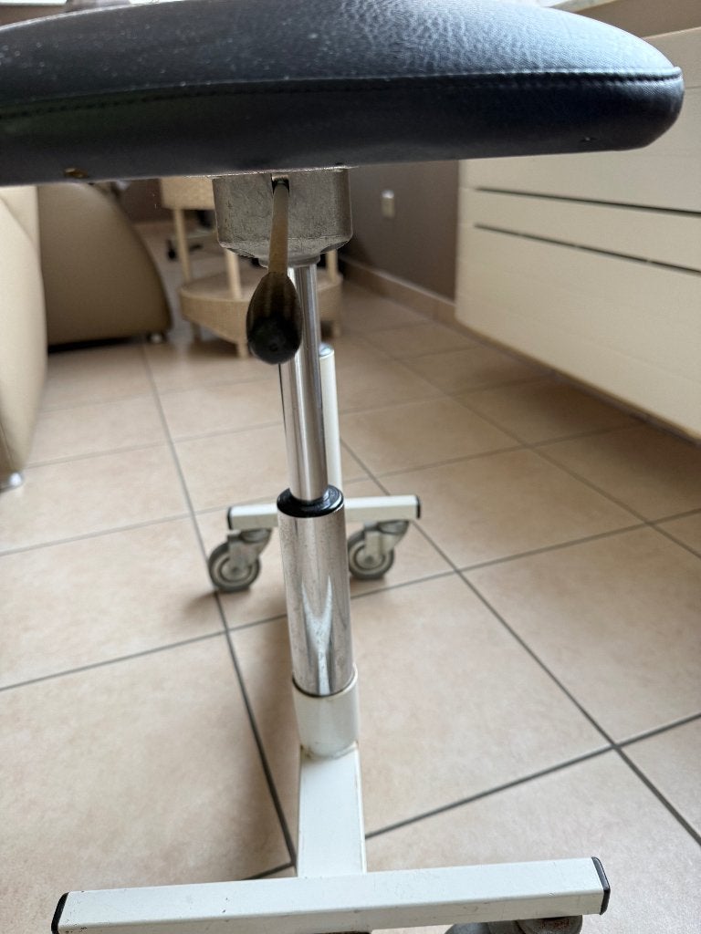 tabouret de travail ergonomique sur roulettes, Enlèvement, Utilisé