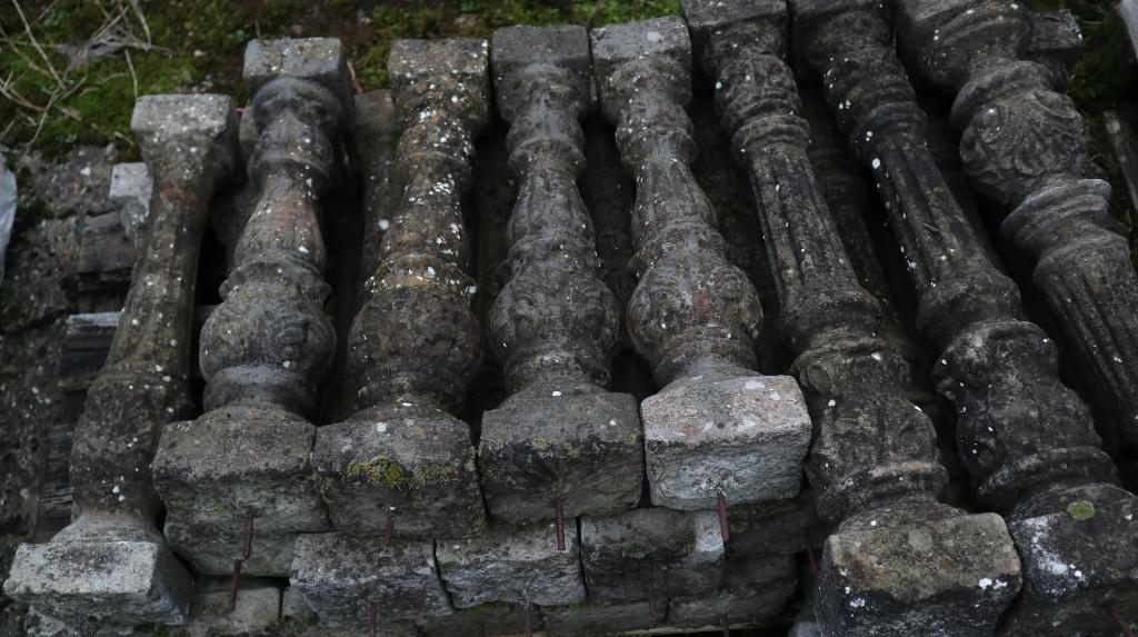 Grote partij authentieke oude stenen balusters /zuilen, Huis en Inrichting, Woonaccessoires | Zuilen en Pilaren, Gebruikt, Ophalen