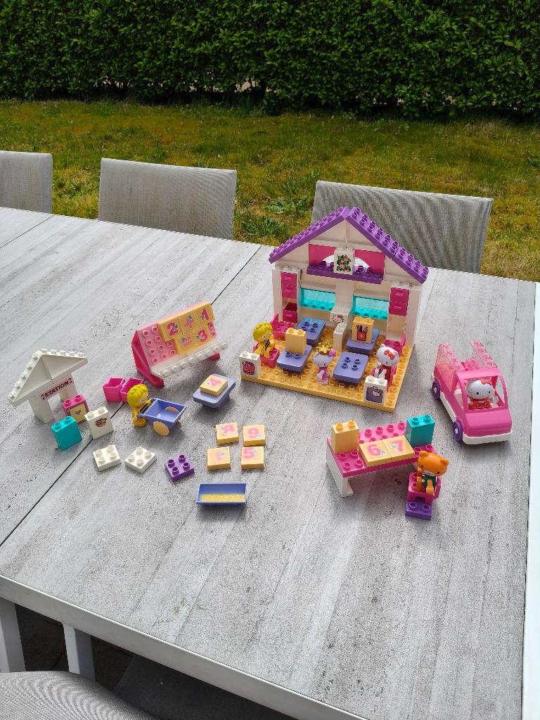 Heel veel Unico Plus Hello Kitty en Maya de Bij blokken, Kinderen en Baby's, Speelgoed | Bouwstenen, Ophalen of Verzenden, Gebruikt