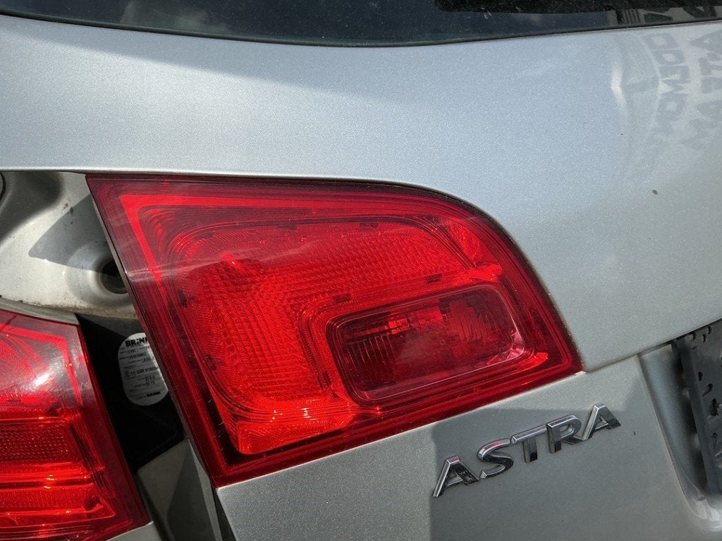 FEU ARRIÈRE GAUCHE Astra J Sports Tourer (PD8 / PE8 / PF8), Opel, Opel Automobile GmbH, Utilisé, Kontakt-opel@opel.com