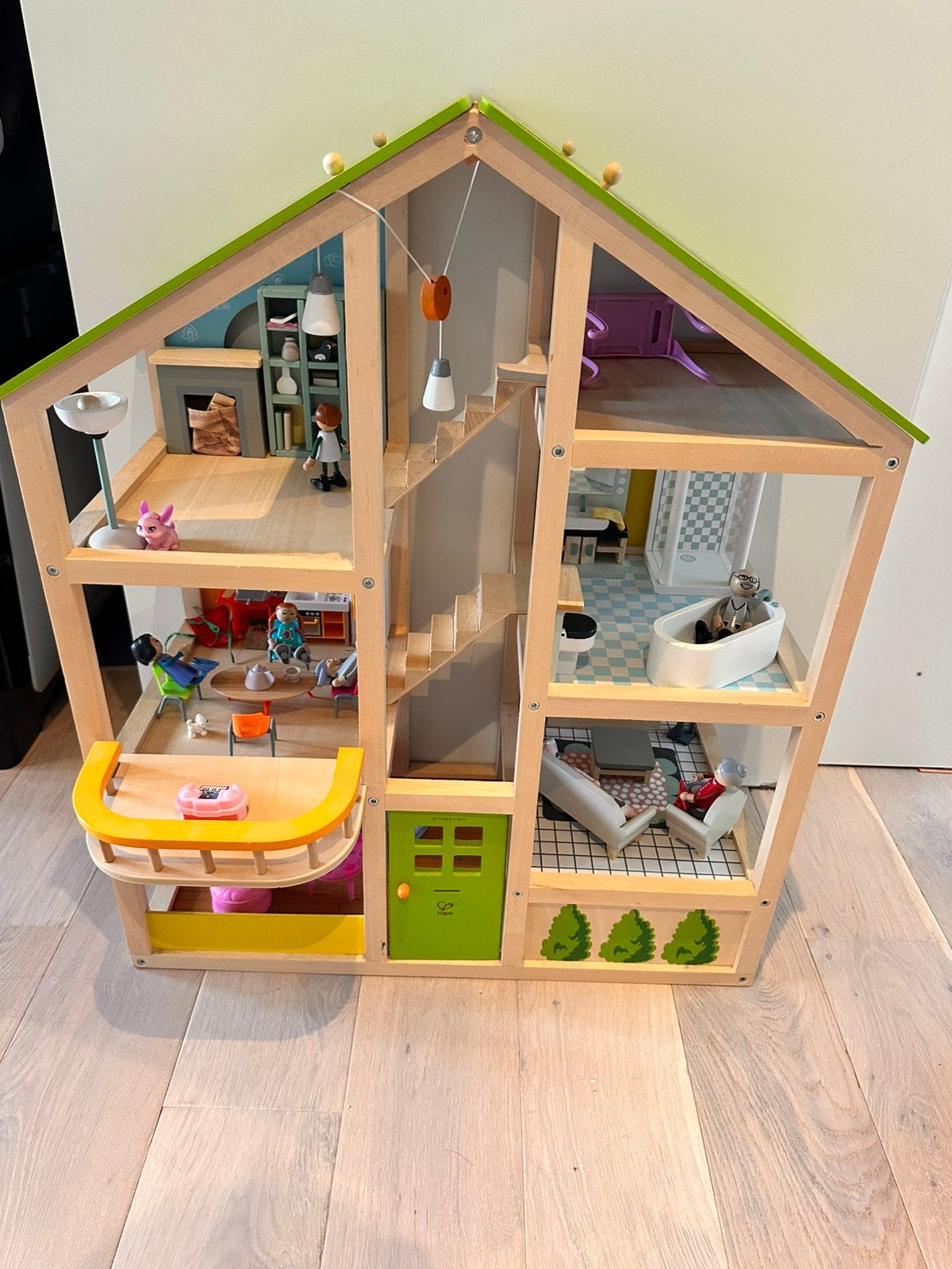 Poppenhuis en toebehoren, Ophalen, Zo goed als nieuw, Poppenhuis