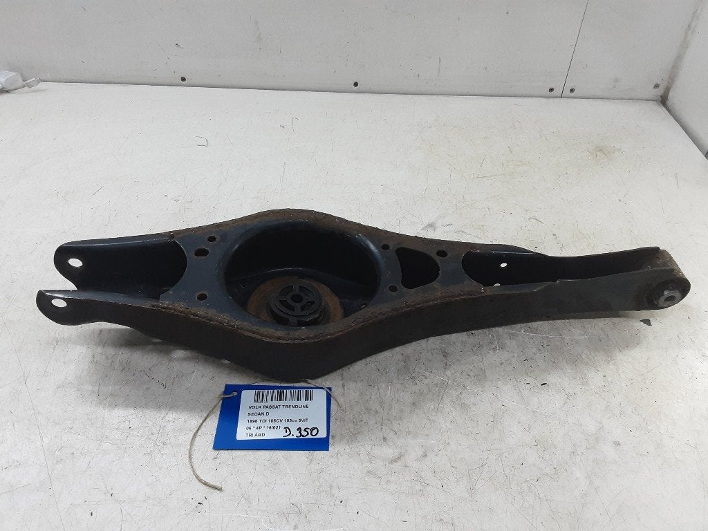BRAS DE SUSPENSION ARRIÈRE DROIT Volkswagen Passat (3C2), Volkswagen, Mevr. I. Hauben, Utilisé, Rue de l'Espoir 34 34
4030  GRIVEGNÉE, BE