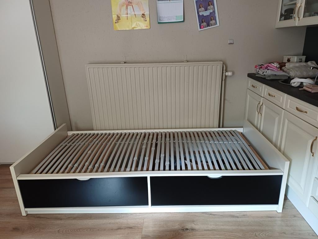 Lit Ikea, Enlèvement
