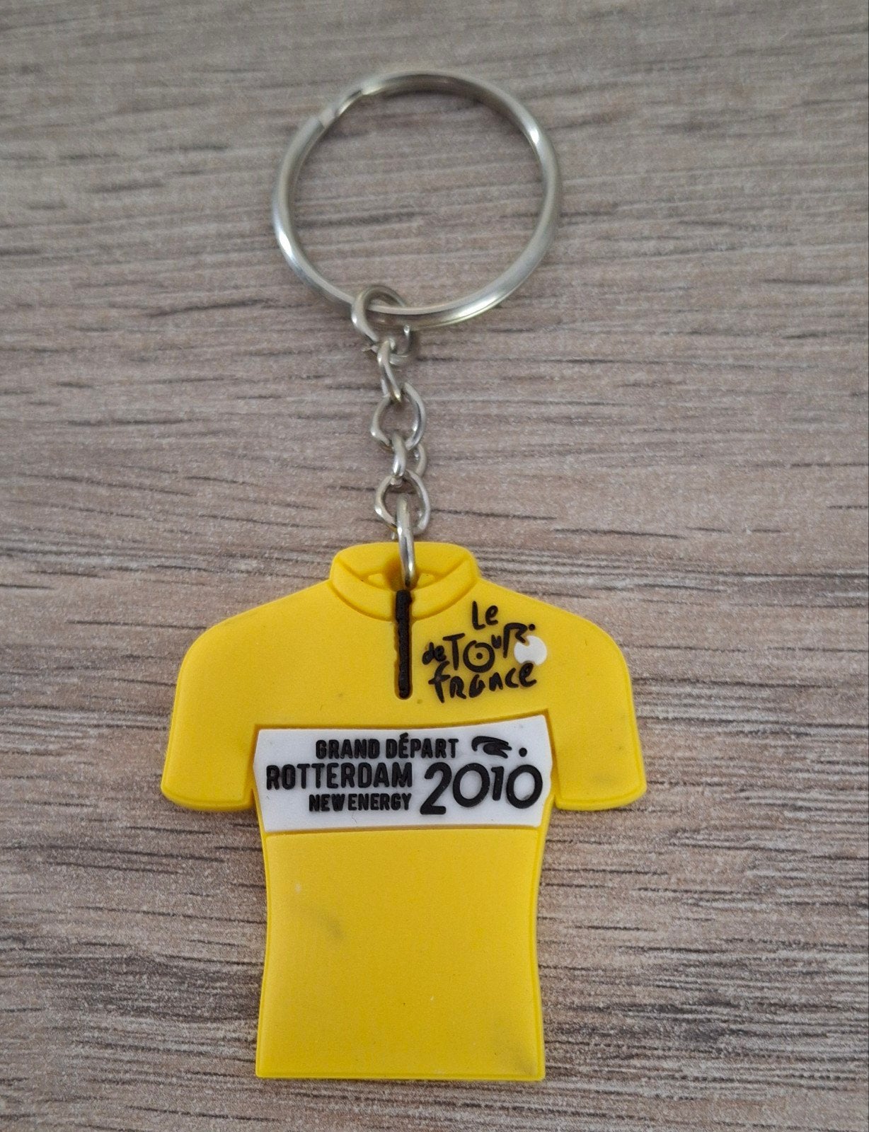 Porte-clés en maillot jaune du Tour de France 2010, Enlèvement ou Envoi, Comme neuf, Sport