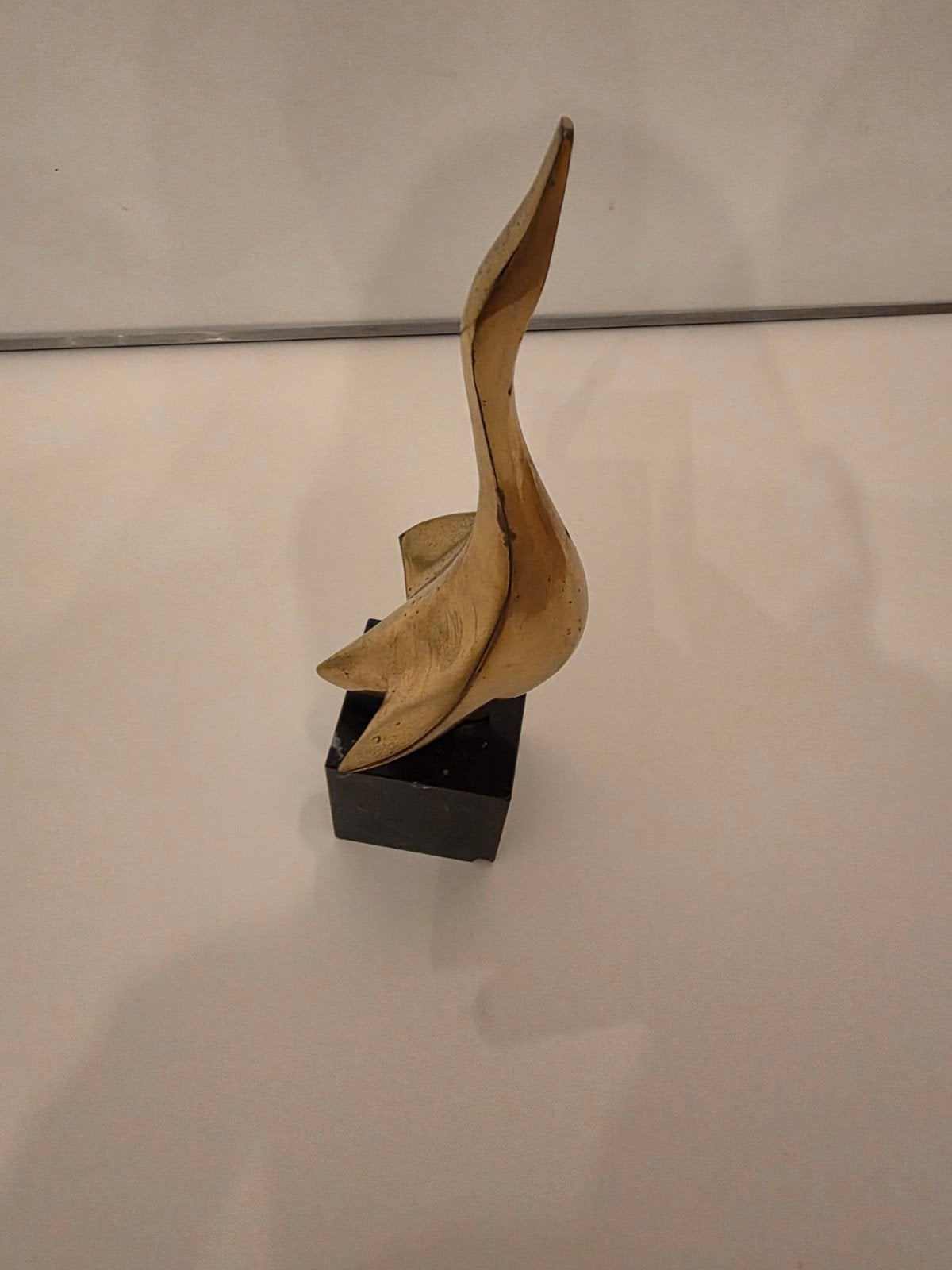 Elegant Mid-Century Stilistisch Messing Sculptuur van een Ga, Ophalen