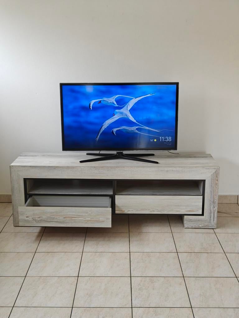 Tv kast en of tv, Enlèvement