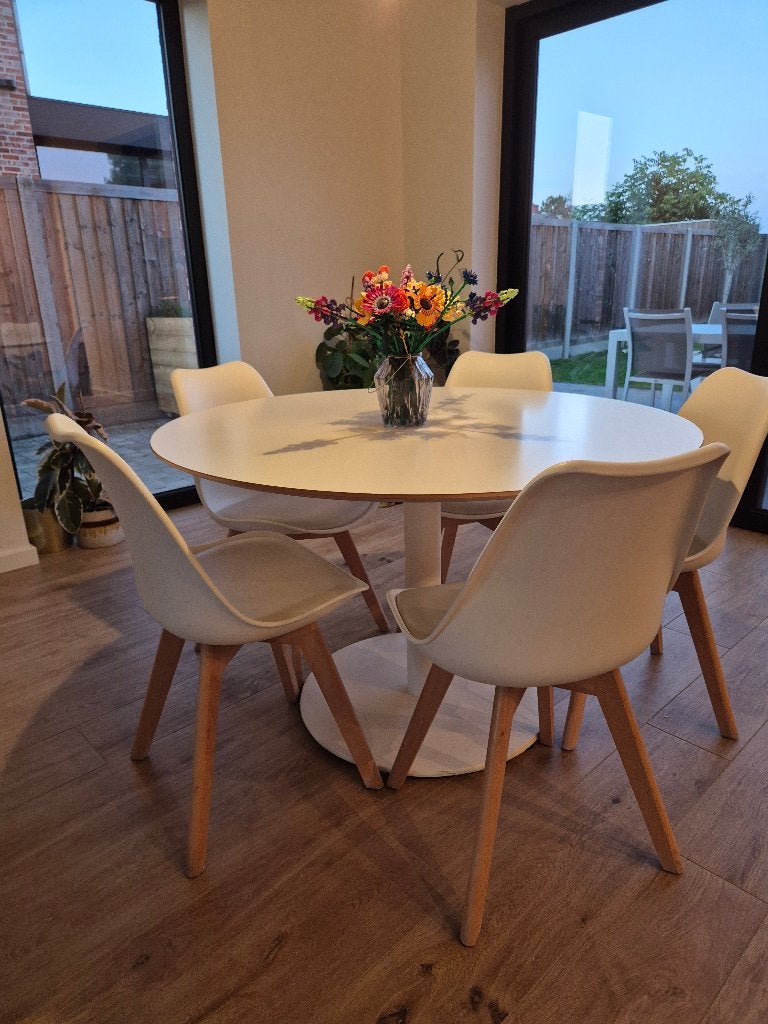 Tafel met stoelen, Huis en Inrichting, Ophalen, Rond, Scandinavisch, Zo goed als nieuw