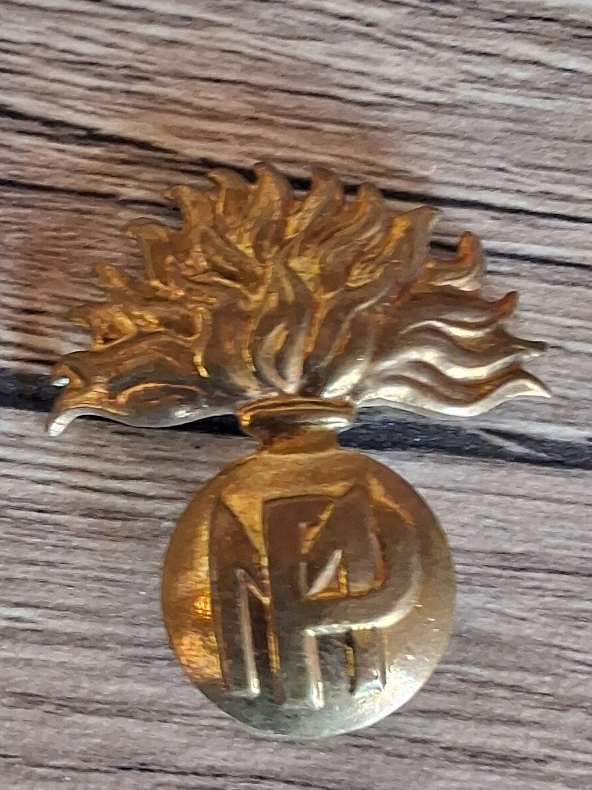 Emblème de la police militaire belge, Collections, Envoi
