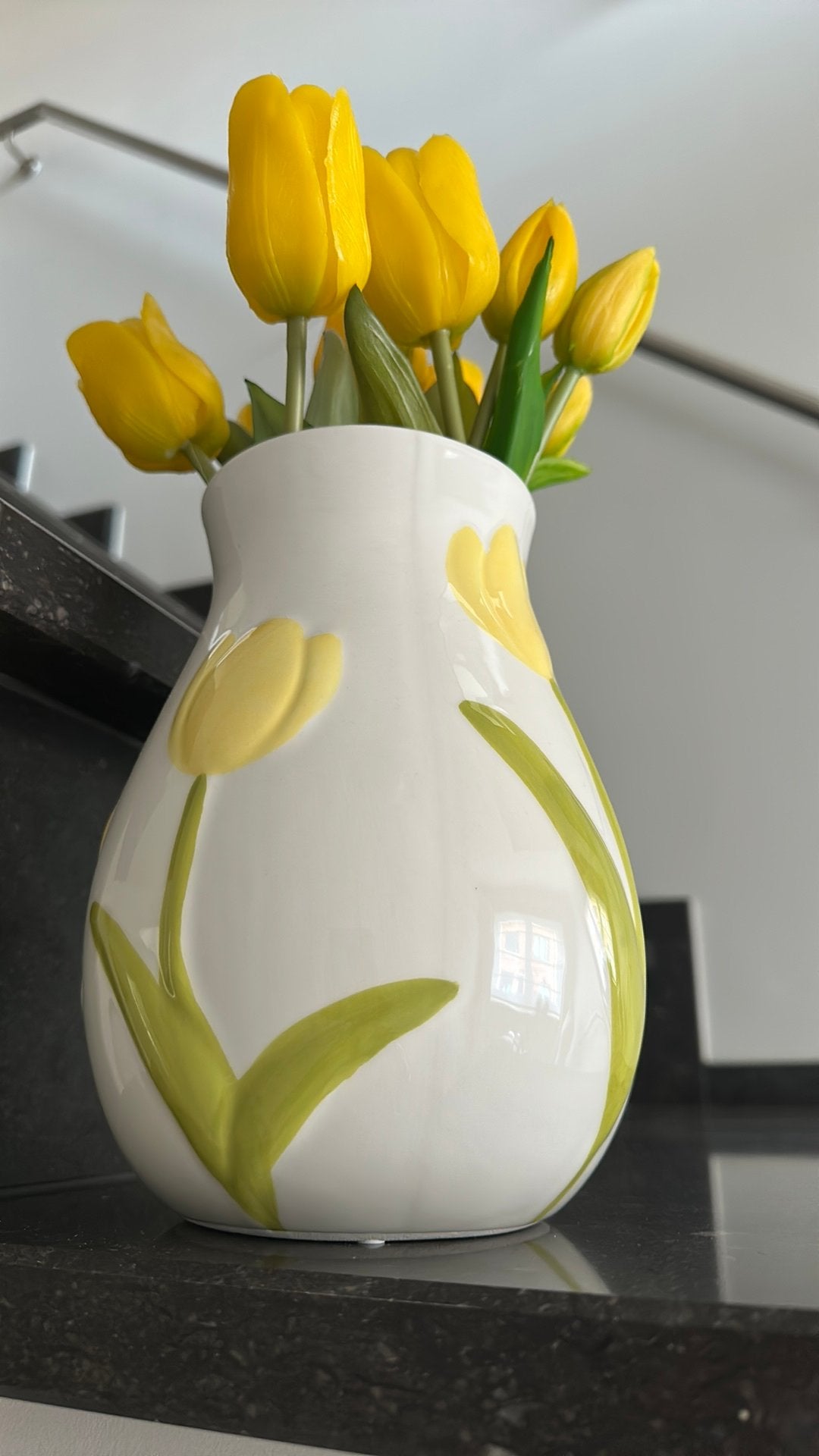 Vaas met tulpen, Ophalen, Zo goed als nieuw