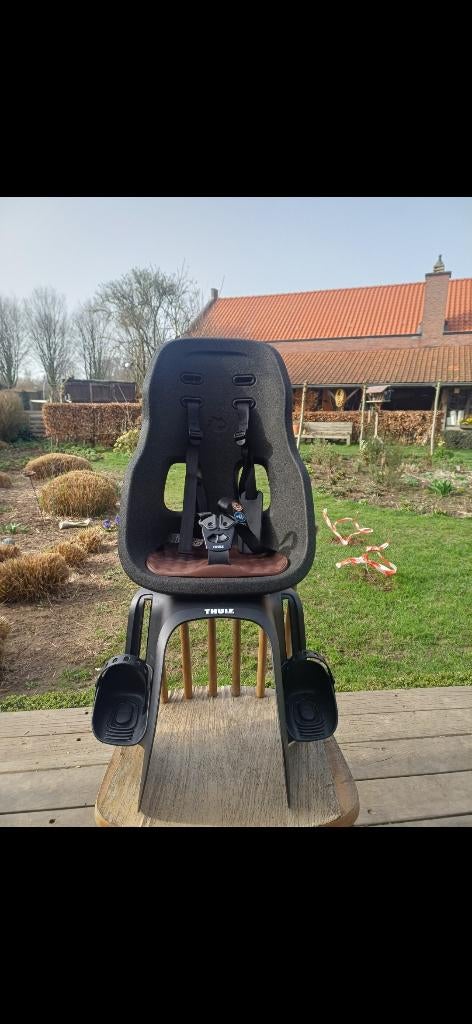 Fietsstoeltje NIEUW Thule Yepp Nexxt 2.  55 euro, Fietsen en Brommers, Fietsaccessoires | Fietsstoeltjes, Achterzitje, Voetsteuntjes