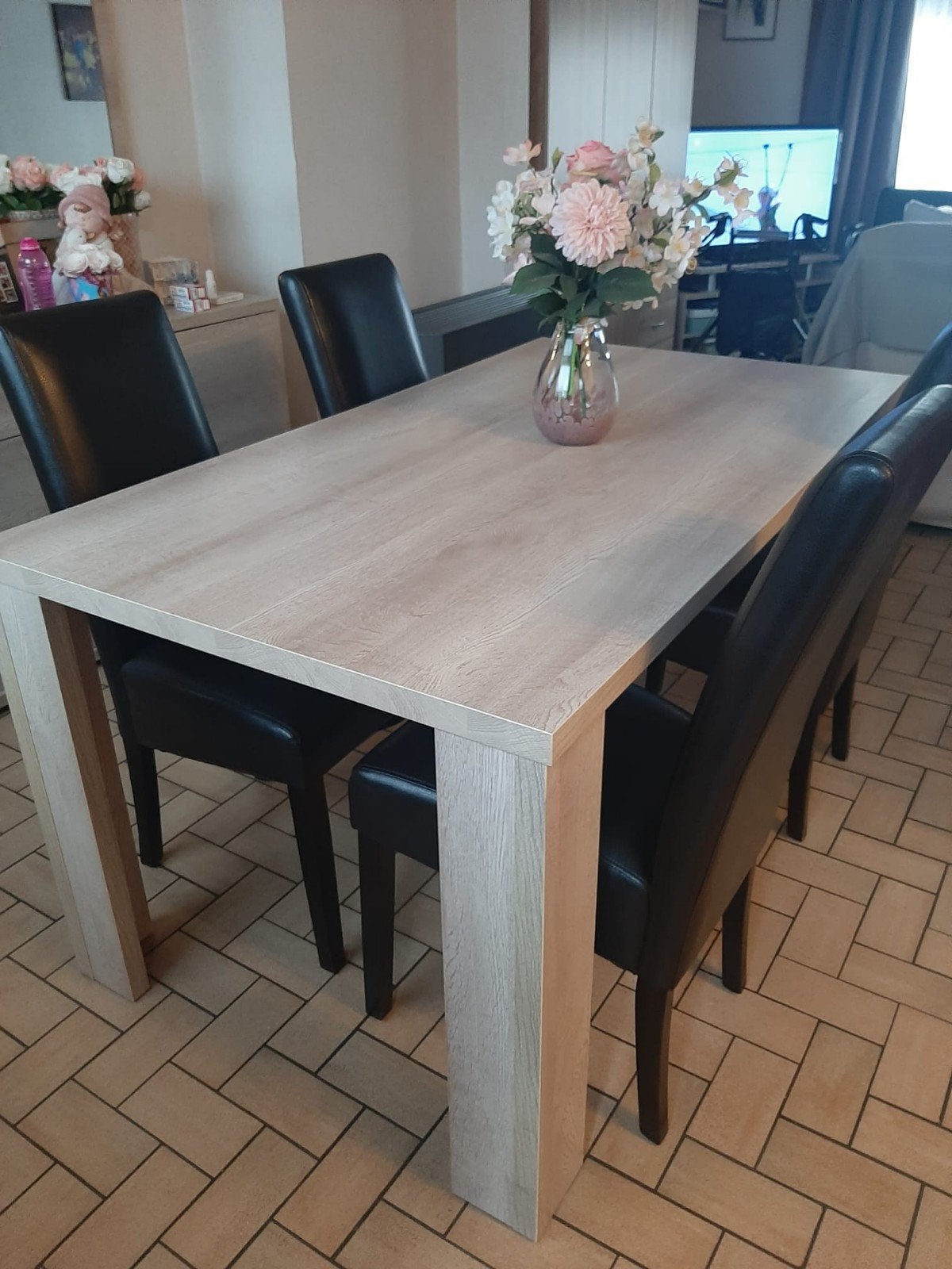 eettafel met 4 stoelen in zeer goede staat, Huis en Inrichting, Ophalen
