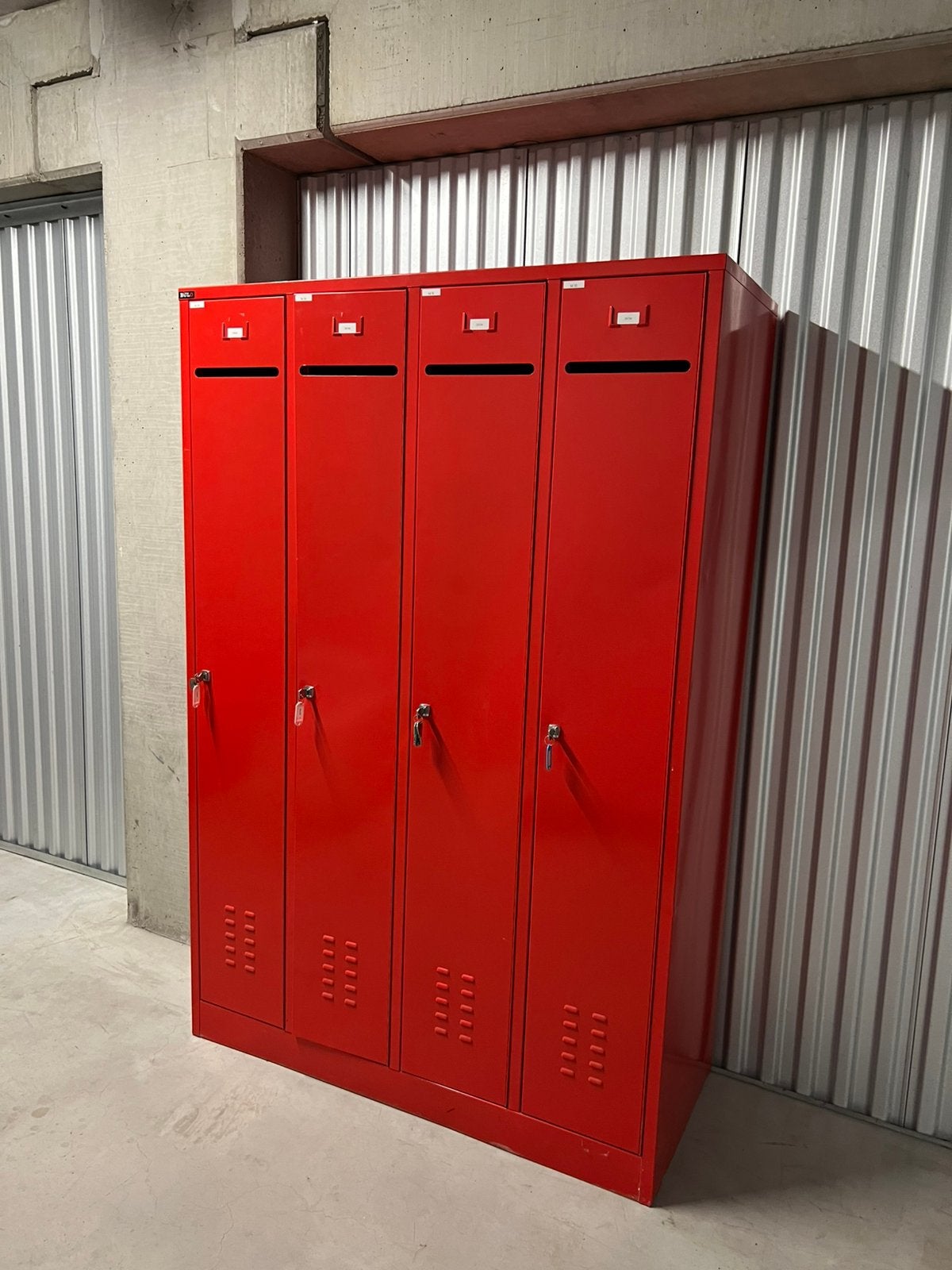 Armoire metalique composee de 4 casiers vestiaire, Enlèvement, Comme neuf