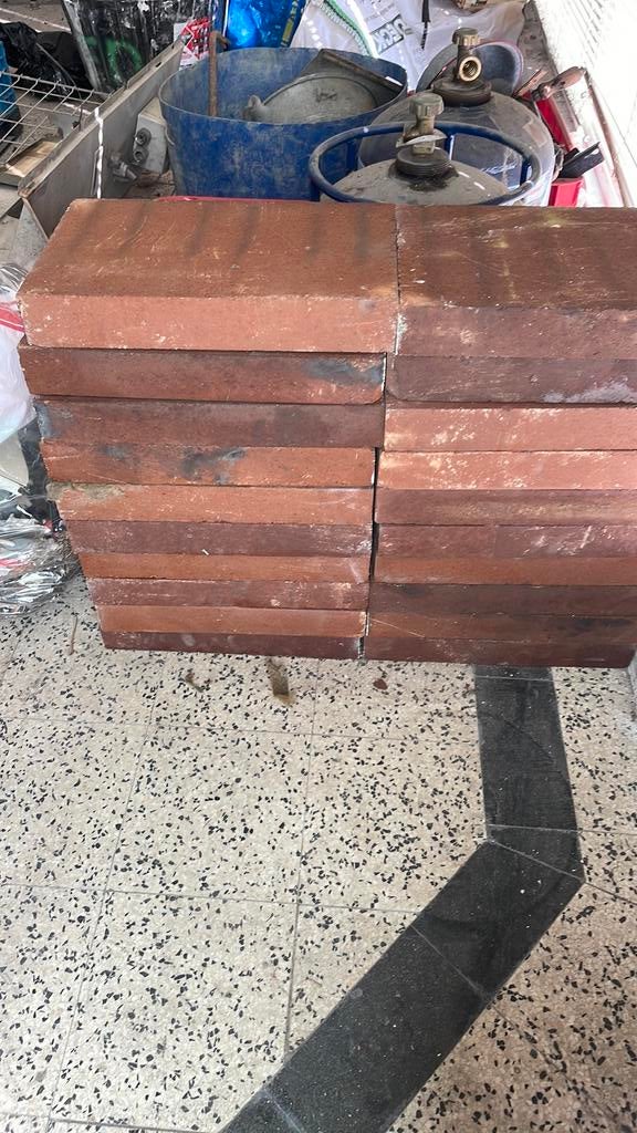 20 briques réfractaires 33 x 21 x 5 cm faire offre apd 20€, Maison & Meubles, Enlèvement, Utilisé