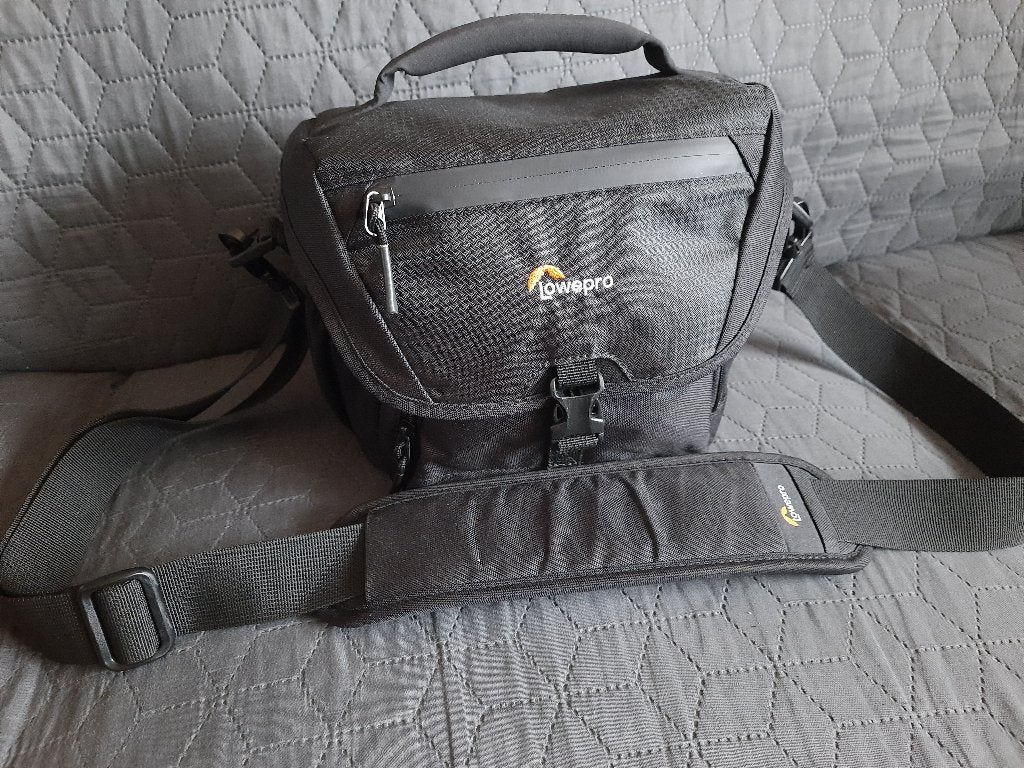 Cameratas Lowepro Nova 160 AW II Nieuwstaat, TV, Hi-fi & Vidéo, Neuf, Lowepro, Poches latérales, Enlèvement ou Envoi