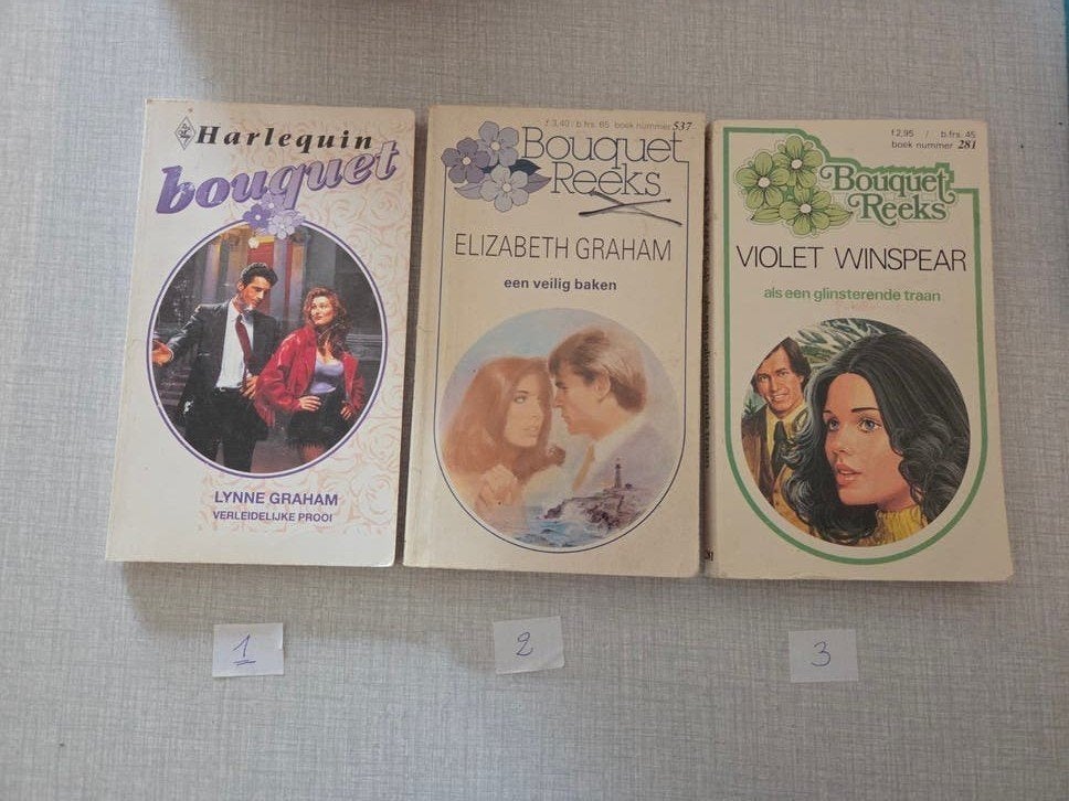 3 x Harlequin Bouquet reeks., Boeken, Ophalen of Verzenden, Gelezen