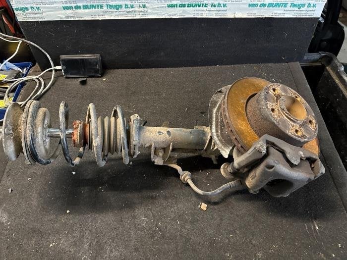 Schokdemperpoot rechts-voor van een BMW 1-Serie, Gebruikt, -, -, Ophalen of Verzenden