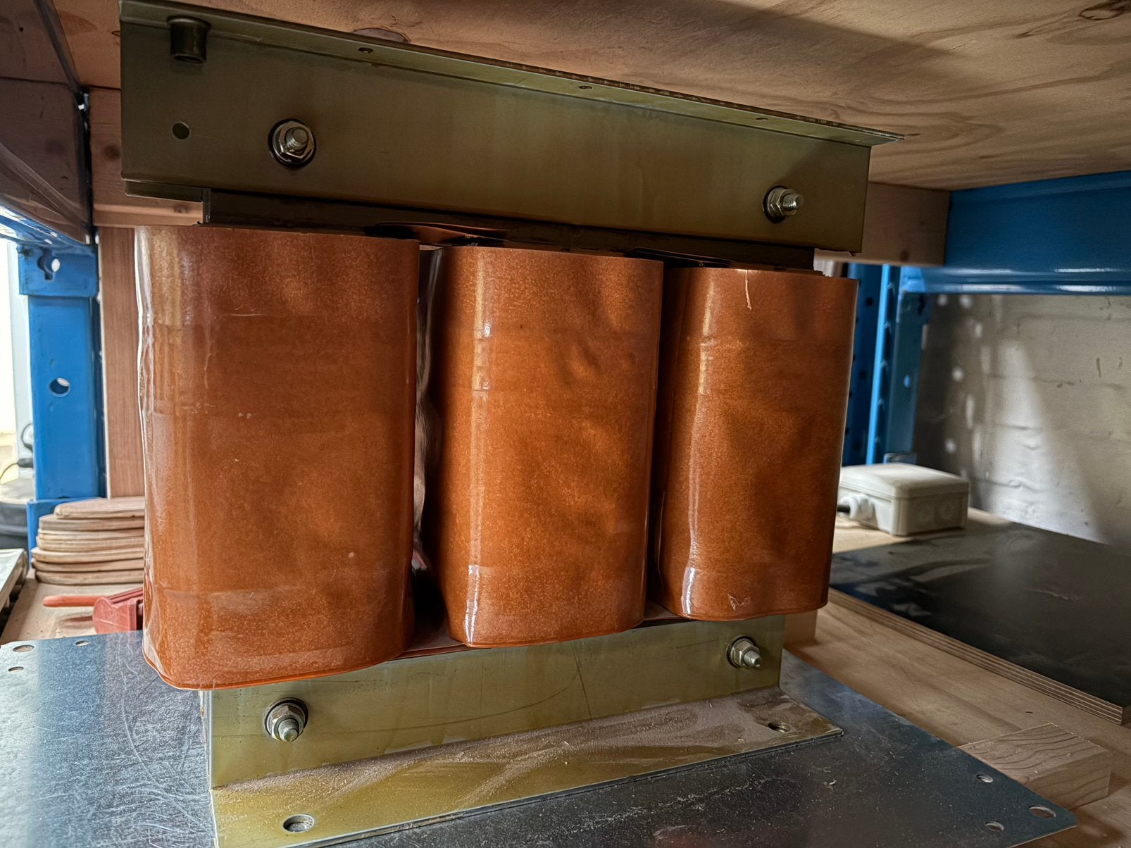 Erea transformator type 2513 17,5kVA met behuizing, Doe-het-zelf en Bouw, Ophalen, Zo goed als nieuw